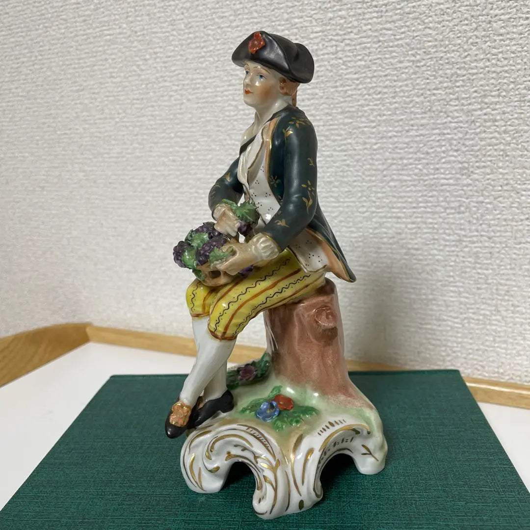 ◇Young man in a grape basket◇Dresden◇Karrutime Studio◇Height 16cm◇