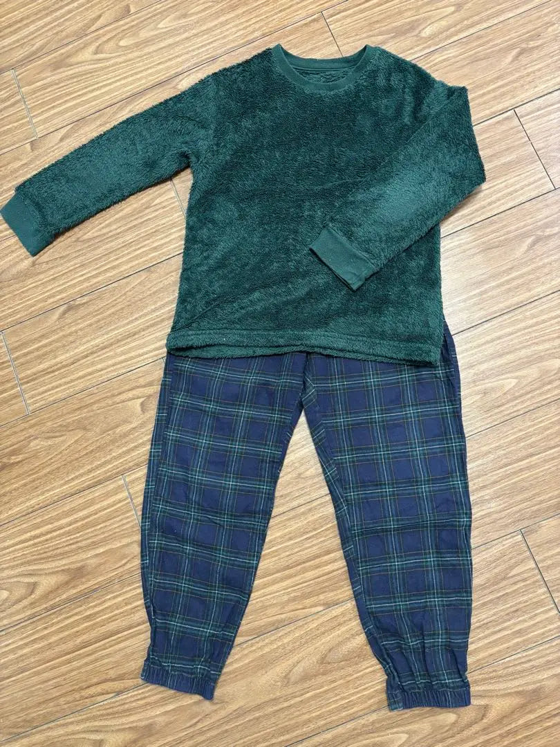 Uniqlo 140cm pajama set, green/navy, check