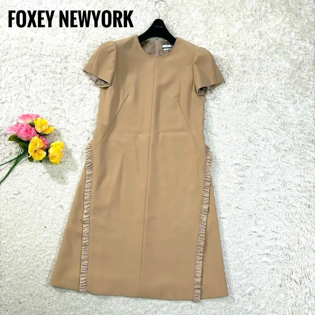 Vestido largo hasta la rodilla sin cuello y con volantes de Foxy New York en buen estado, talla 38