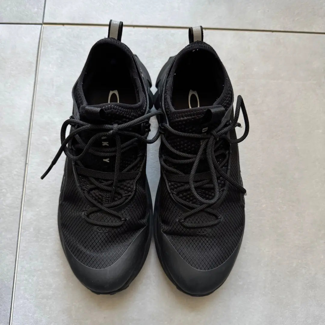 Rare OAKLEY light shield sneakers 26 triple black