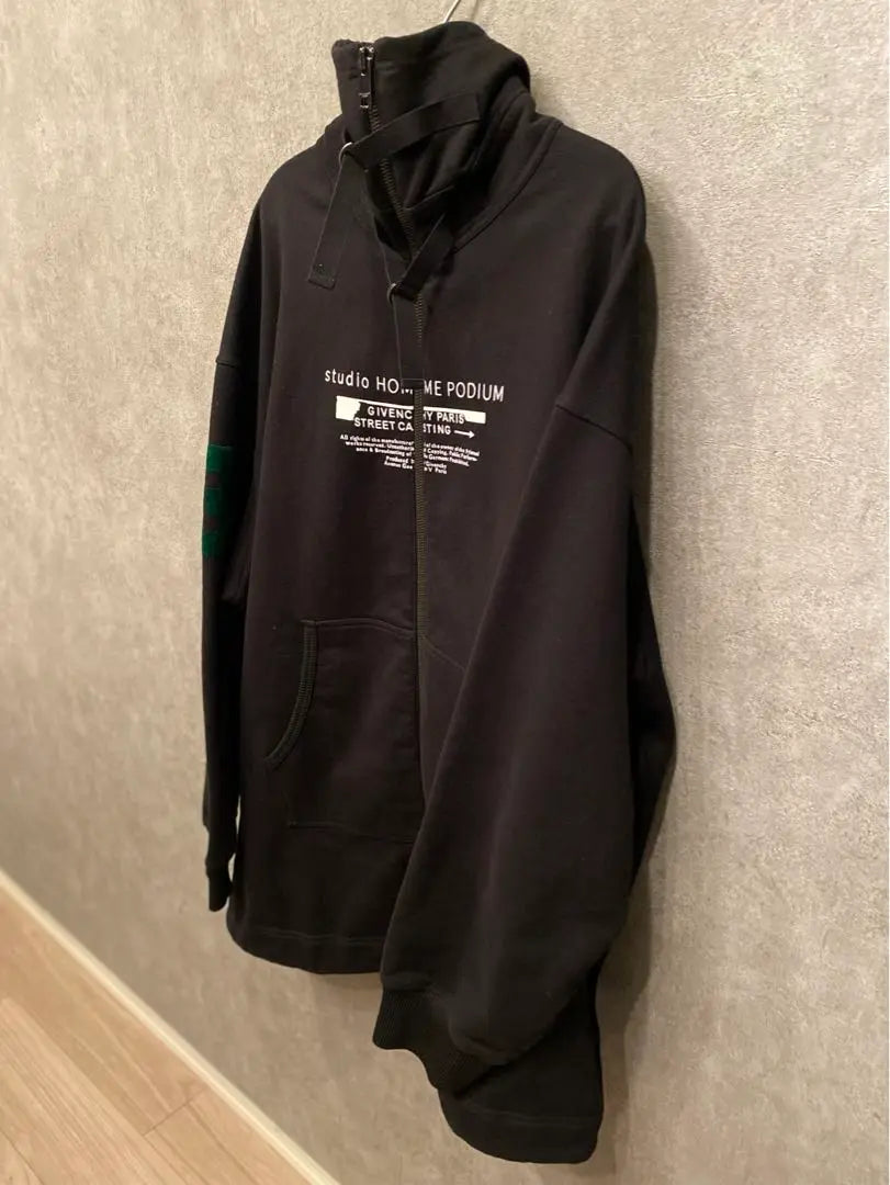 Regular price: 400,000 yen Givenchy Hoodie Coat Double Zip Drawcord Sold out immediately