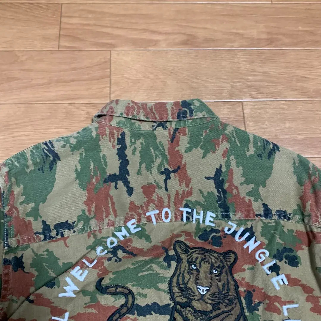 Camisa militar camuflaje tigre ZARA MAN con bordado de tigre