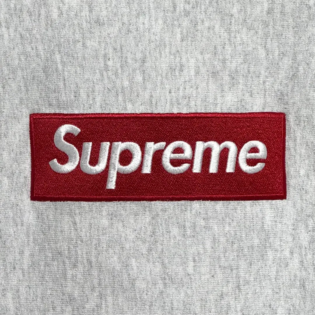 Sudadera de cuello redondo con logo de Supreme Box en gris ceniza