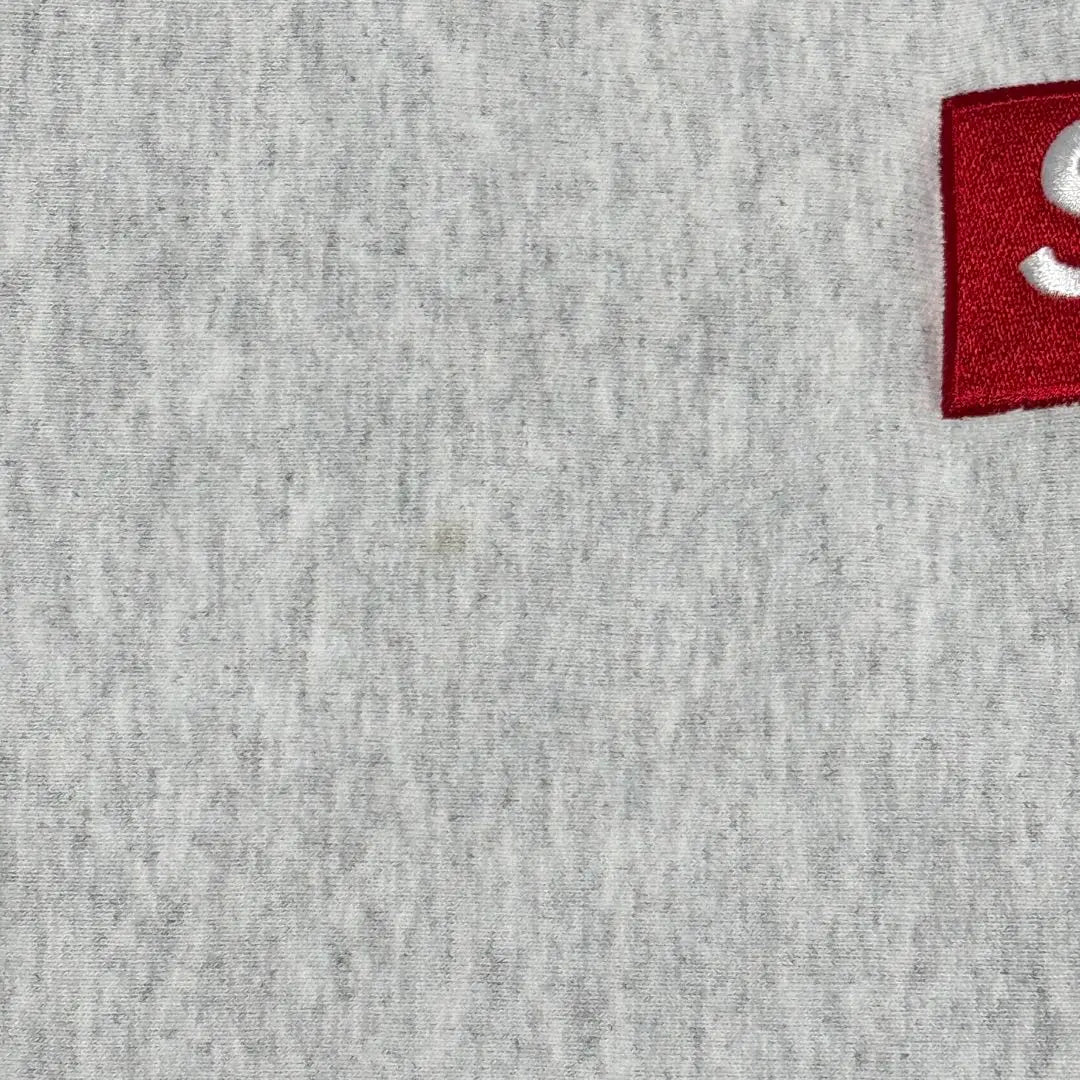 Sudadera de cuello redondo con logo de Supreme Box en gris ceniza