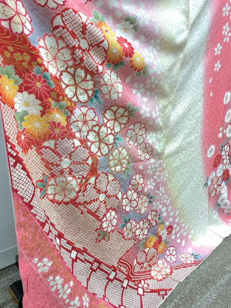 Furisode, temporary picture, gold color, crest design, pure silk, untailored, with hakama