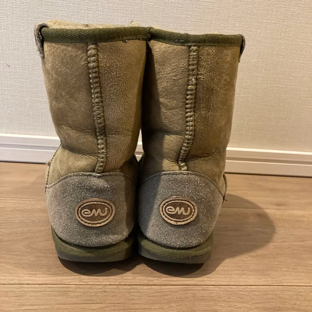 Botas de piel de oveja EMU Stinger 23cm Verde oliva