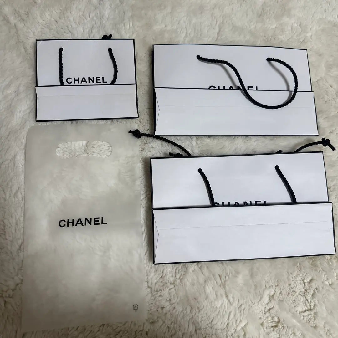 CHANEL Bolsas de papel tamaño grande y mediano