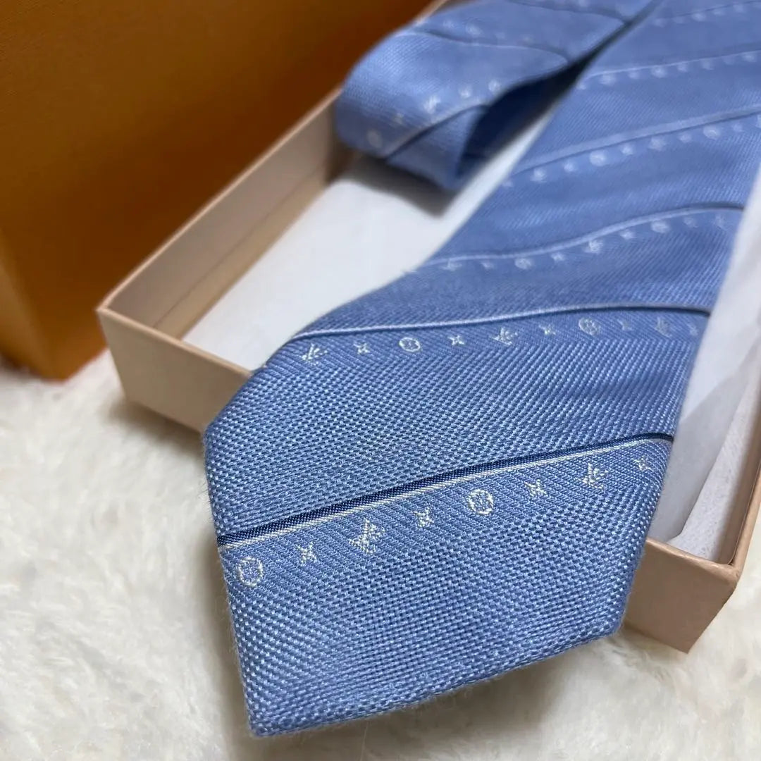 Extremely beautiful condition! Current LOUIS VUITTON Monogram All-over Pattern Light Blue Tie