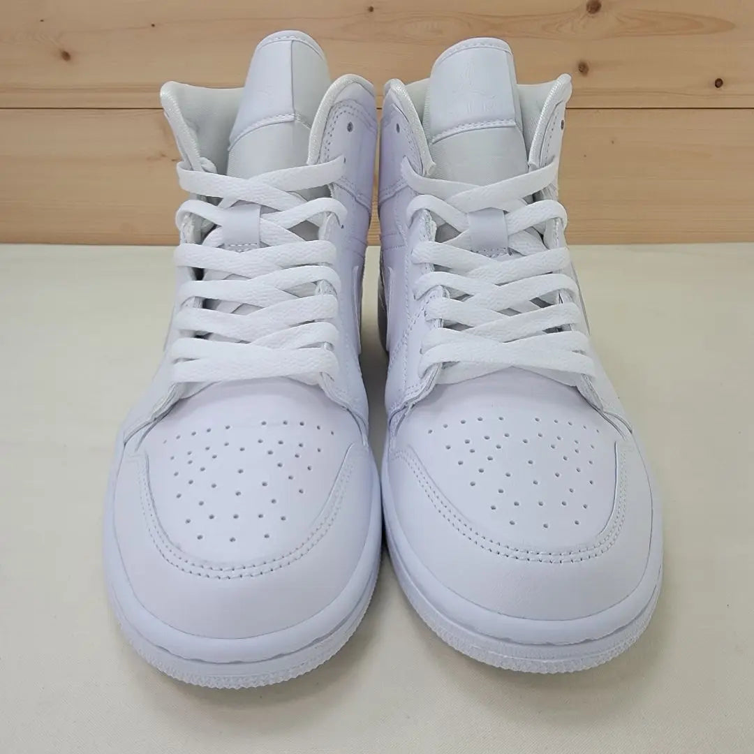 Nike Air Jordan 1 Mid "Triple White" para mujer, 25 mm