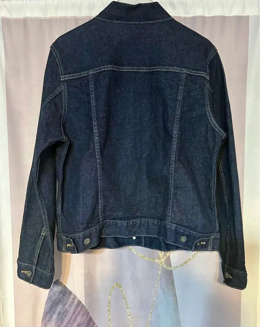 UNIQLO silver button yellow stitch denim jacket dark blue