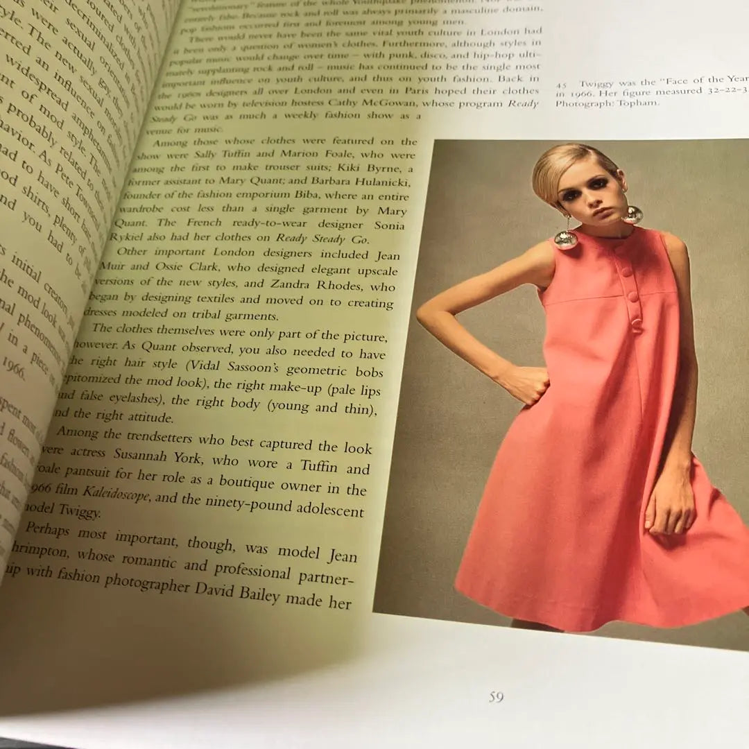 Foreign Books: 50 Years of Fashion Author: Valerie Steel