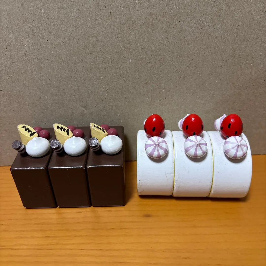 Wooden toy Daiwa play cake set