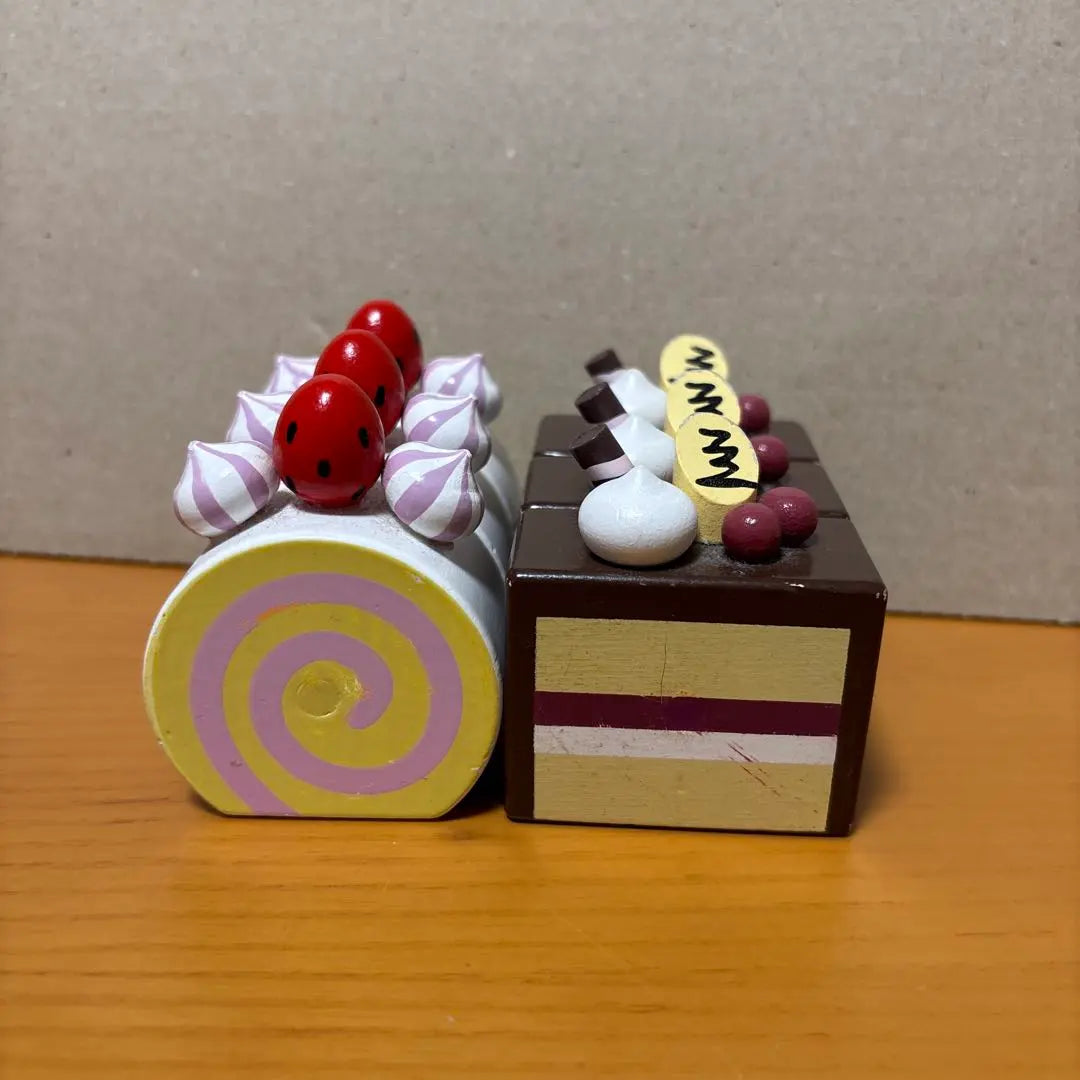 Wooden toy Daiwa play cake set