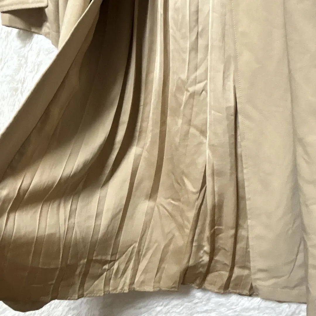 Gabardina Begum Plisada Beige M Manga Larga Oficina Casual ●