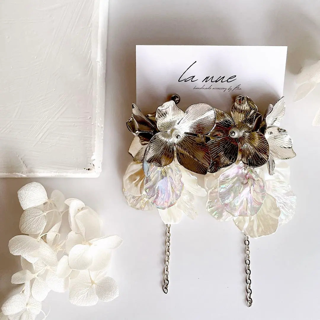 ⑦Handmade earrings Large metal flower Aurora pearl Petal Bridal