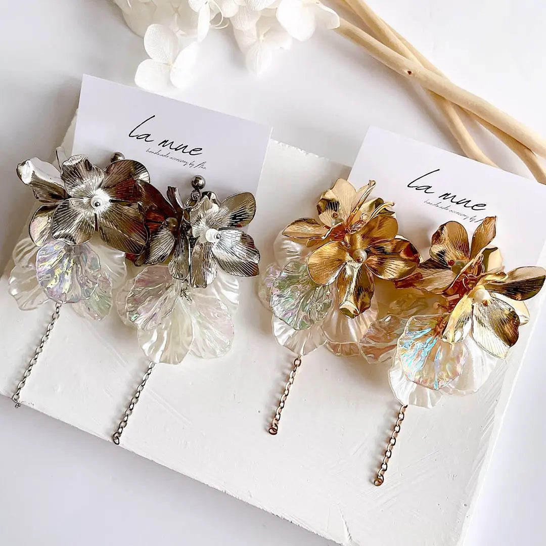 ⑦Handmade earrings Large metal flower Aurora pearl Petal Bridal