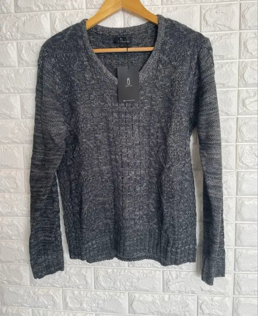 ☆New and unused with tag☆ZIP FIVE gray V-neck knit sweater!