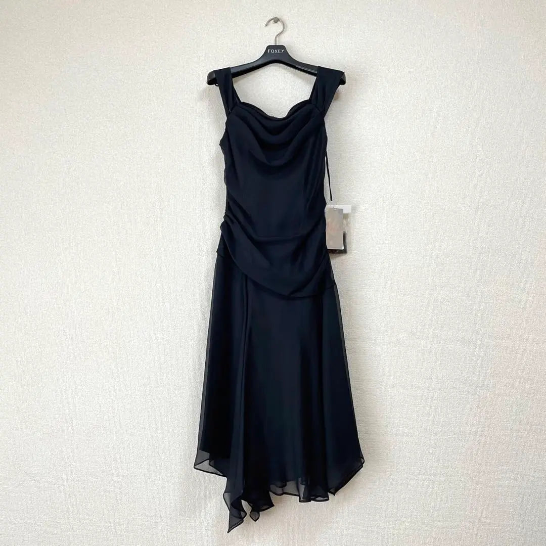 [New and unused] La Defense Chiffon drape dress