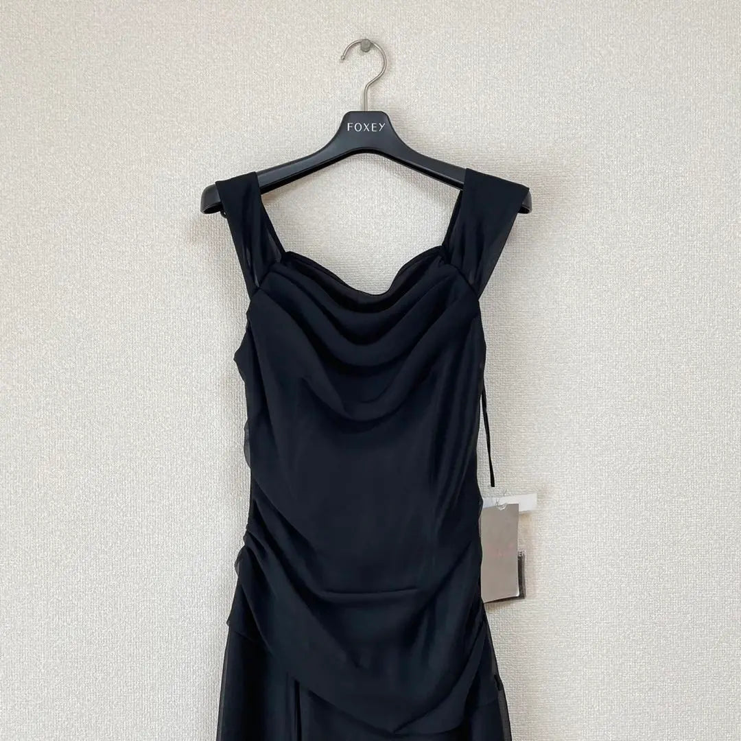 [New and unused] La Defense Chiffon drape dress