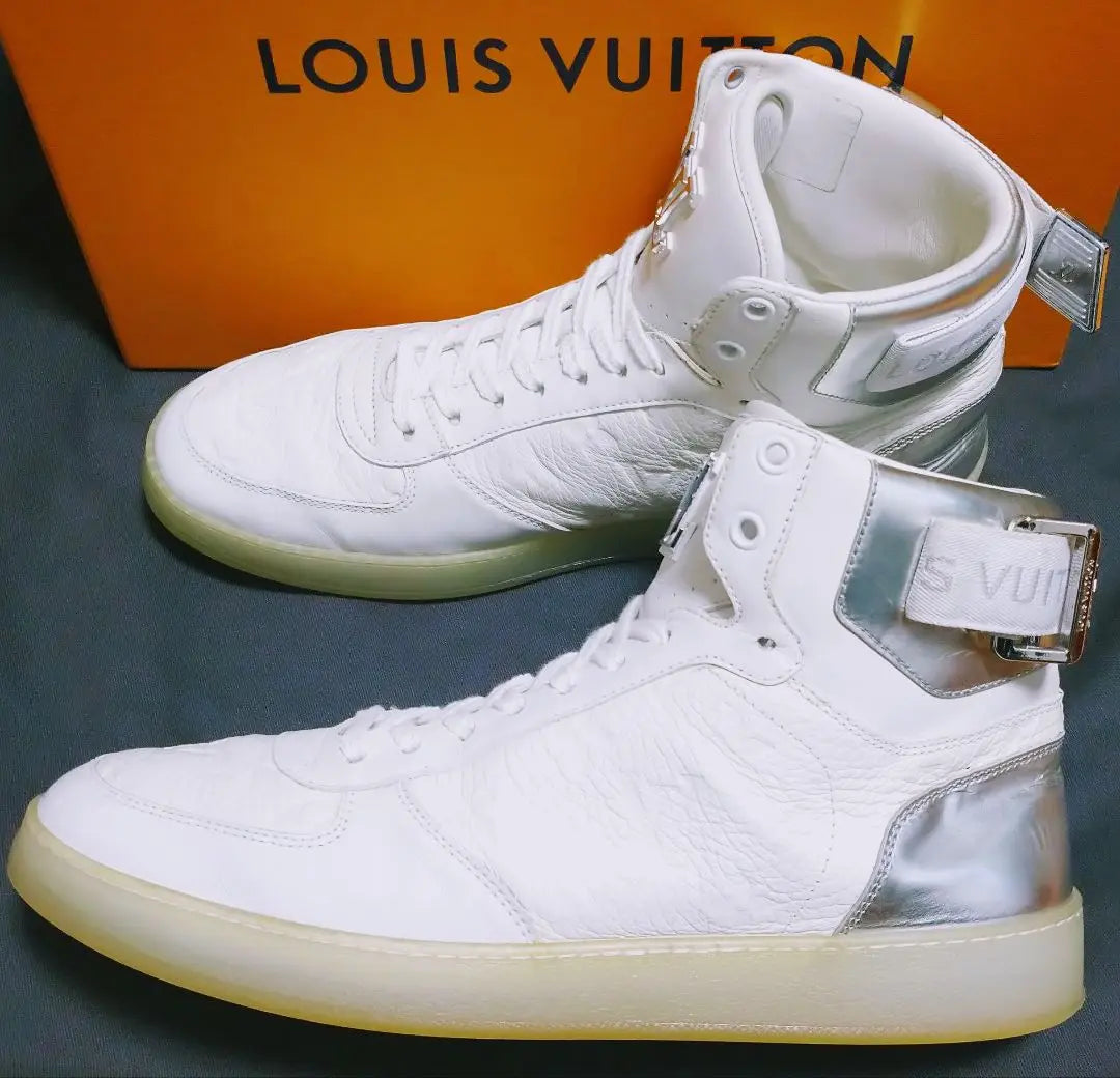 Louis Vuitton sneakers Rivoli Line Monogram Embossed White 26.5cm