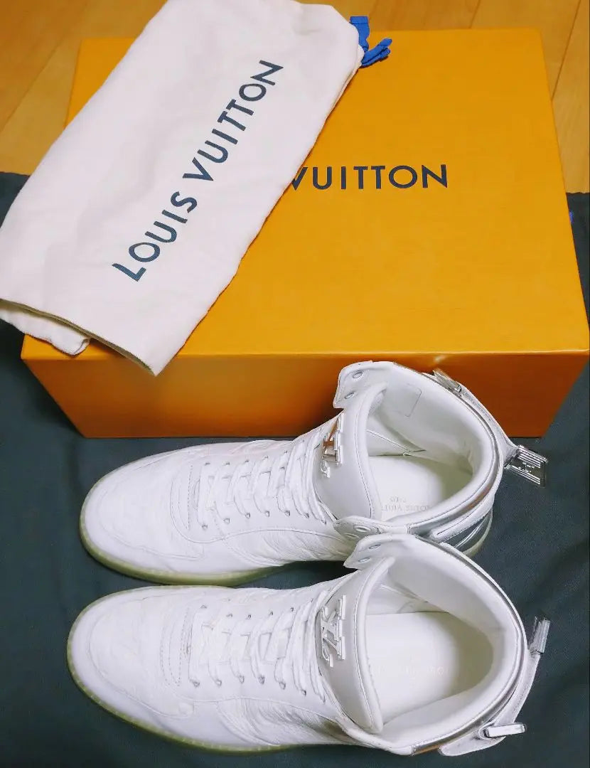 Zapatillas Louis Vuitton Rivoli Line Monogram Embossed White 26,5cm