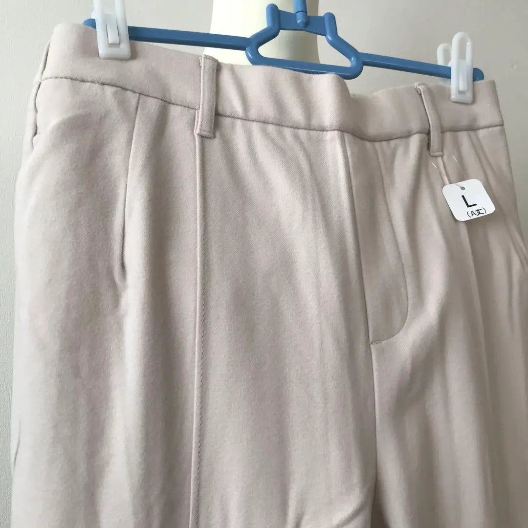 [New and unused/L] White beige center pressed thick fabric long pants