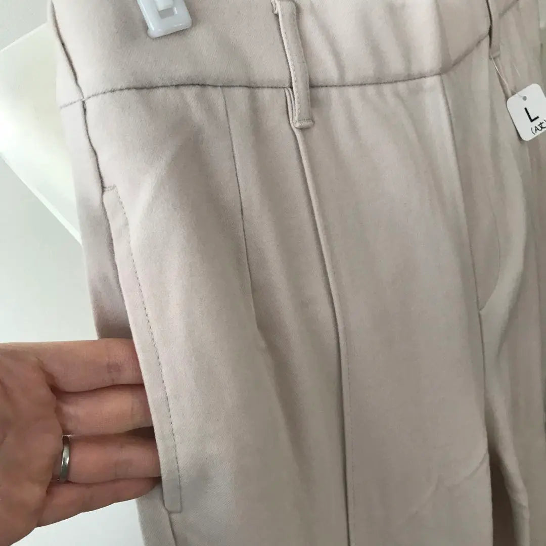 [New and unused/L] White beige center pressed thick fabric long pants