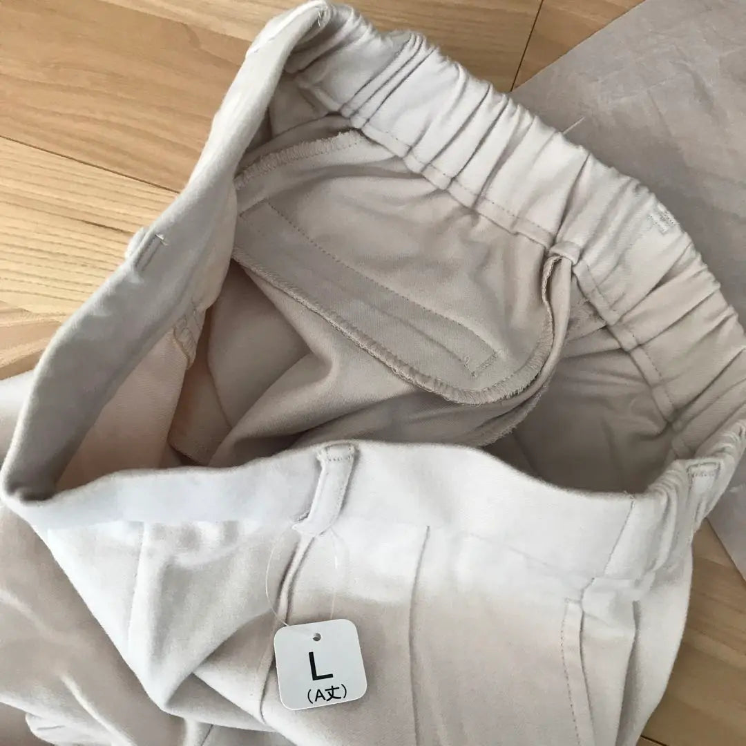 [New and unused/L] White beige center pressed thick fabric long pants