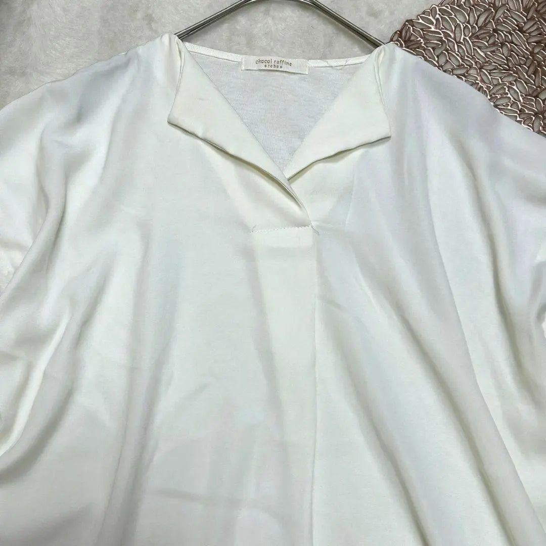 [Chocolat Fine Robe] V-neck blouse, one size fits all white, plain