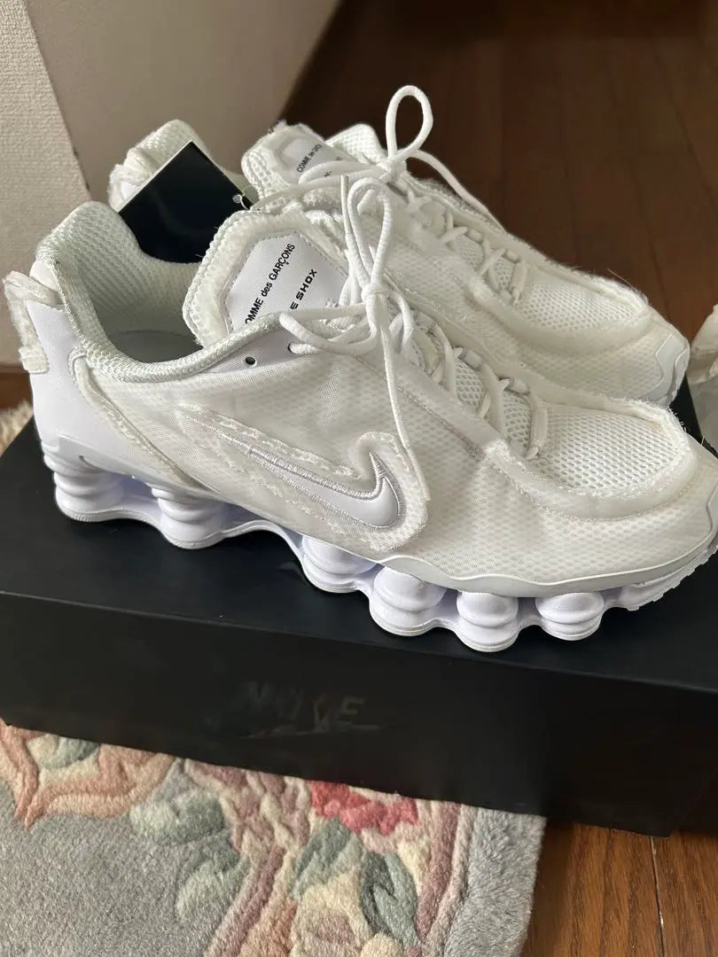 Unused, extremely beautiful condition 28.5 Comme des Garcons Hompleus NIKE Shox sneakers