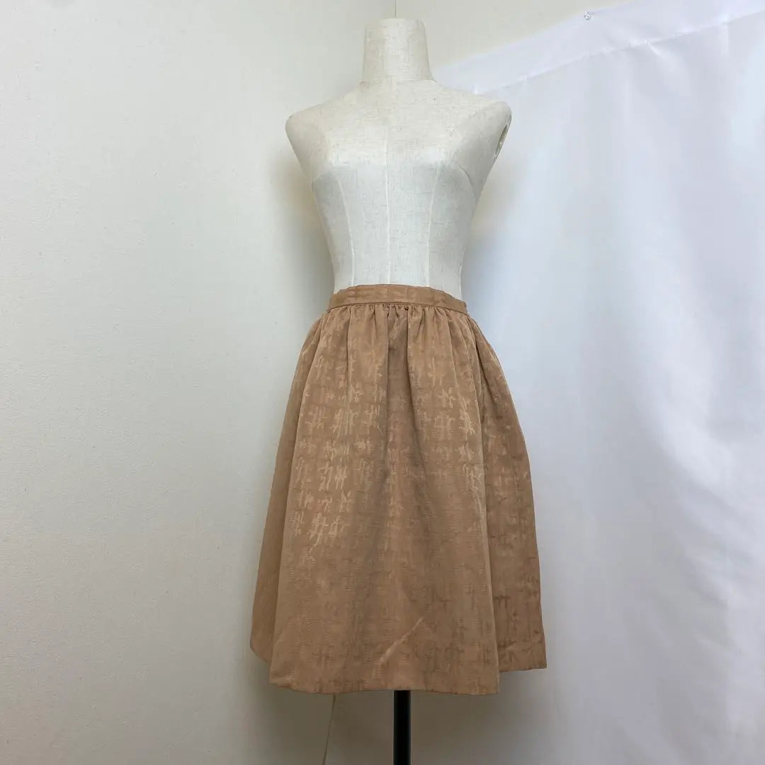 Beige pleated skirt with unused tag