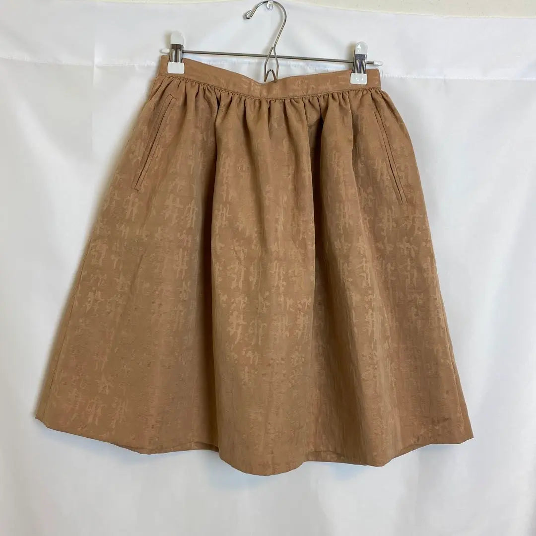 Beige pleated skirt with unused tag