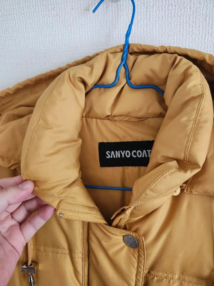 Hermoso artículo ✨ Sanyo Shokai sanyocato chaqueta de plumas de color amarillo protección contra el frío