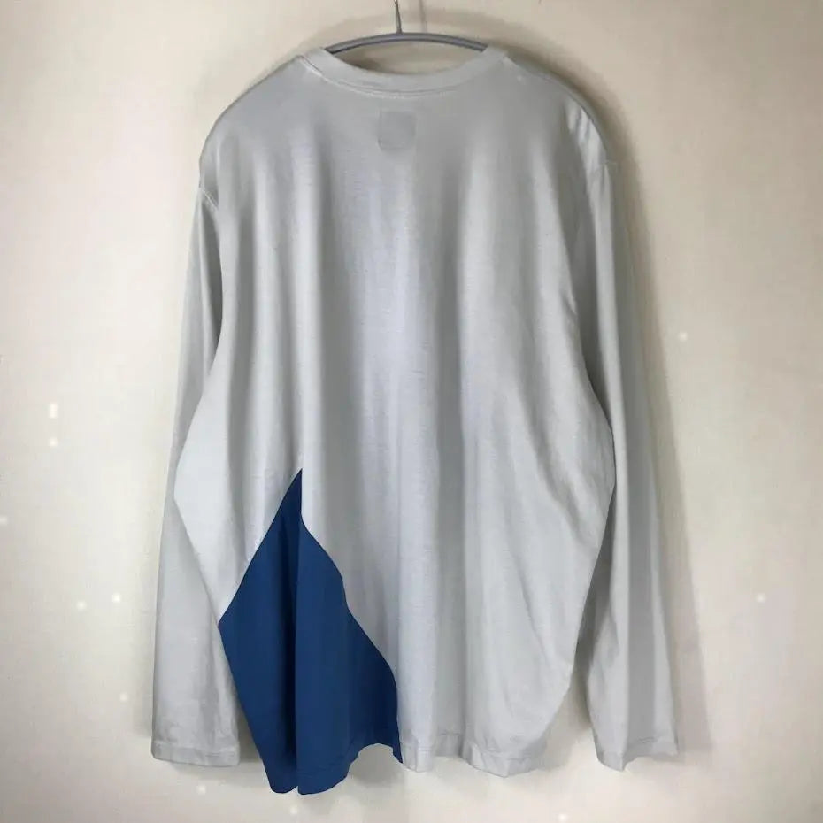 Asymmetric color scheme switching pullover