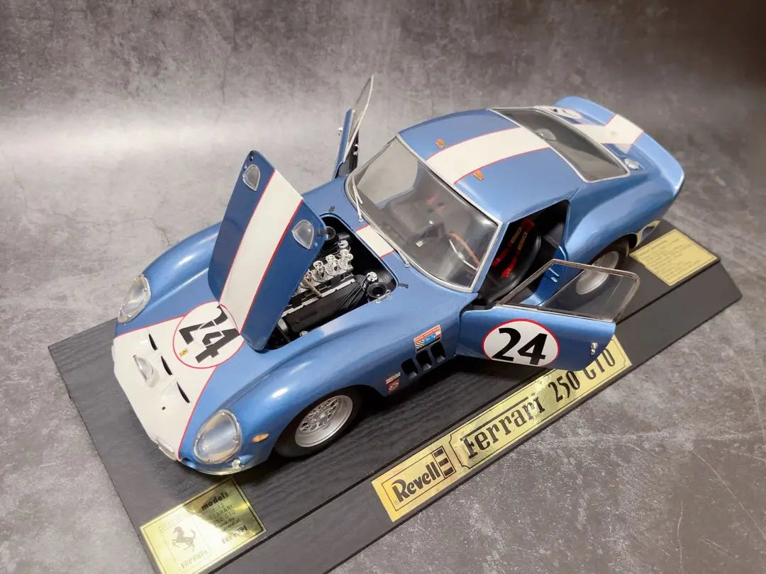 REVELL 1/12 1962 Ferrari 250 GTO Level