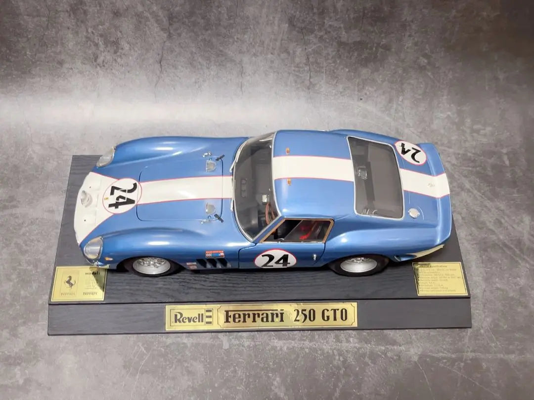 REVELL 1/12 1962 Ferrari 250 GTO Level