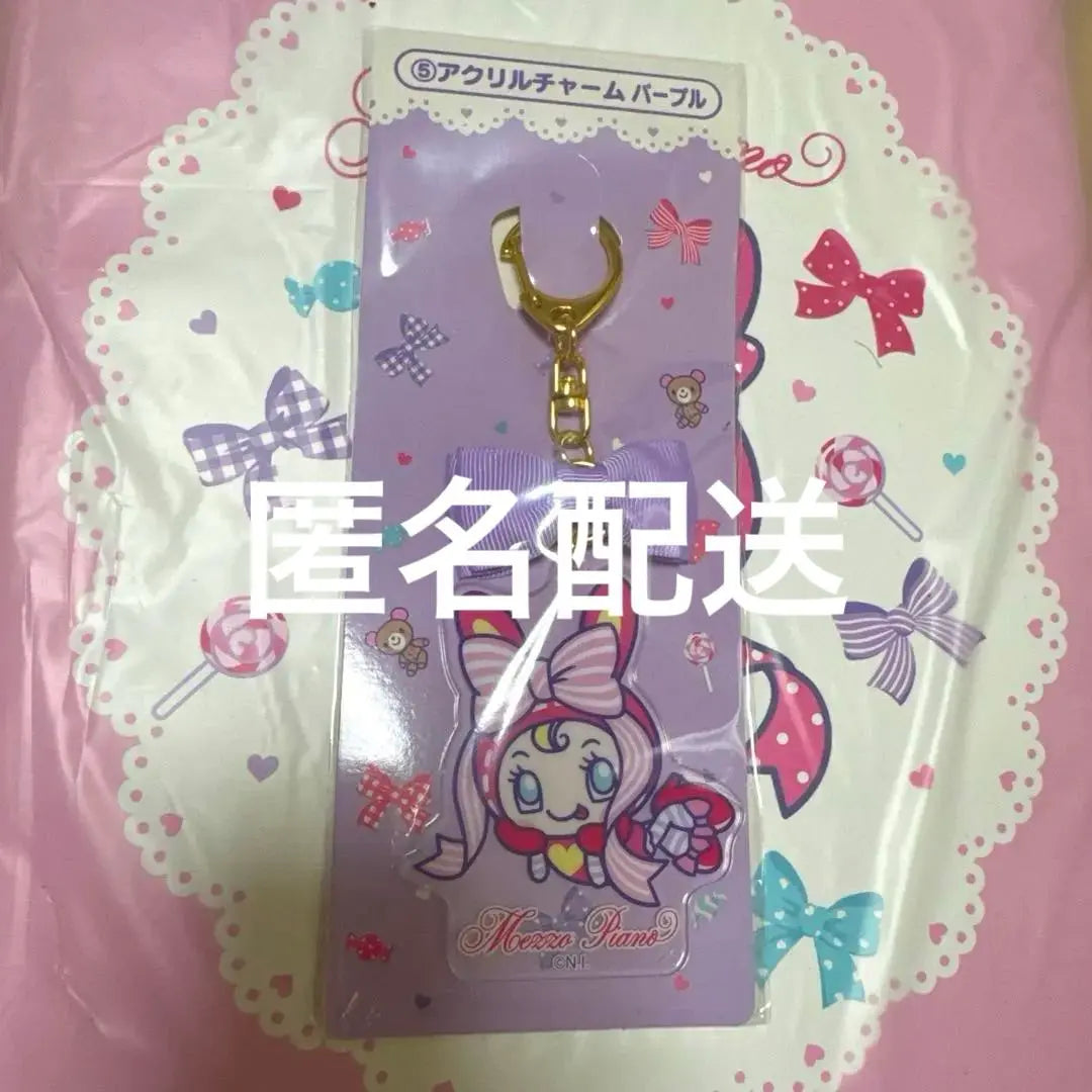 Amuleto acrílico morado de Sanrio de 7-Eleven con el premio a la lotería de Mezzo Piano