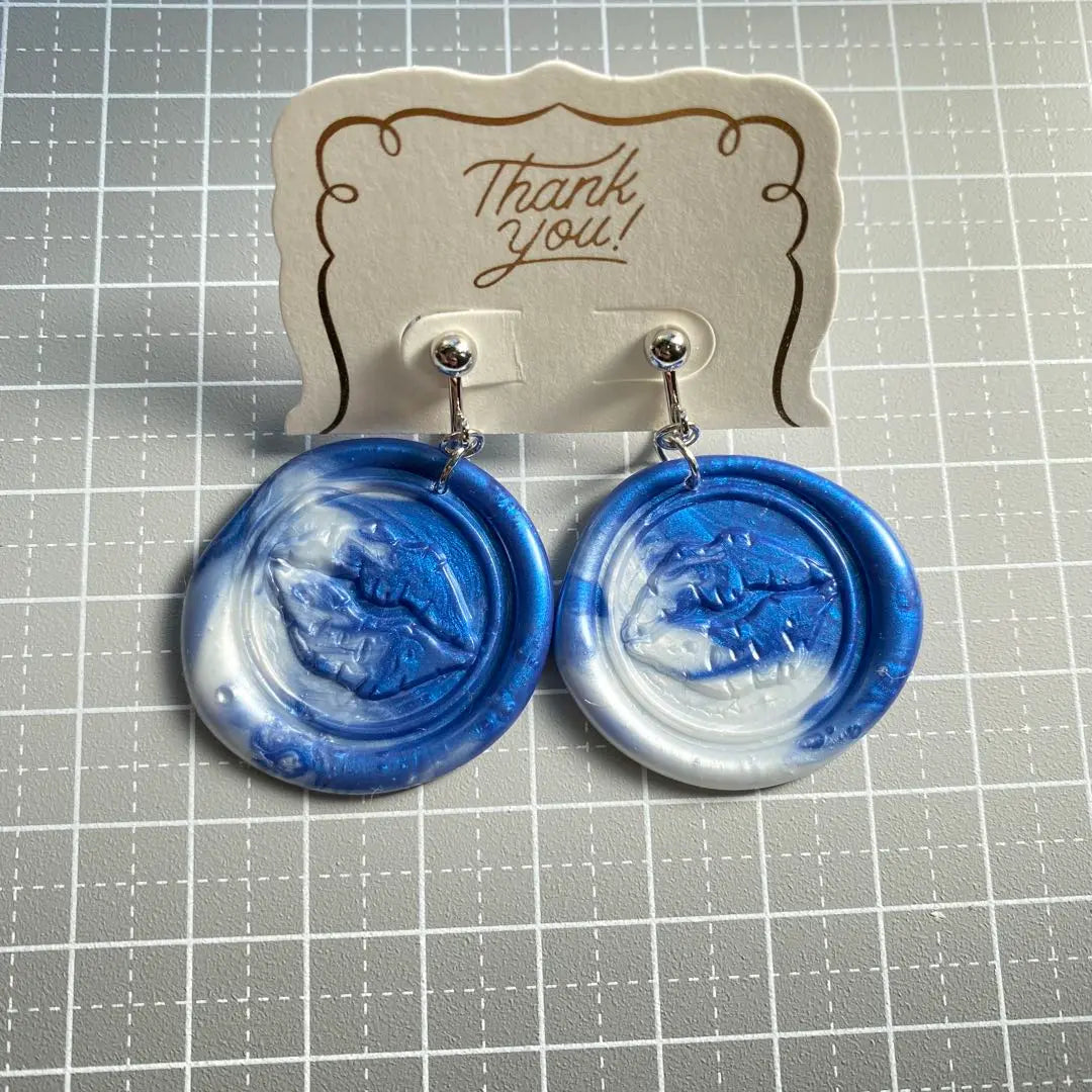 No.32 Blue White Lips Sealing Wax Handmade Earrings