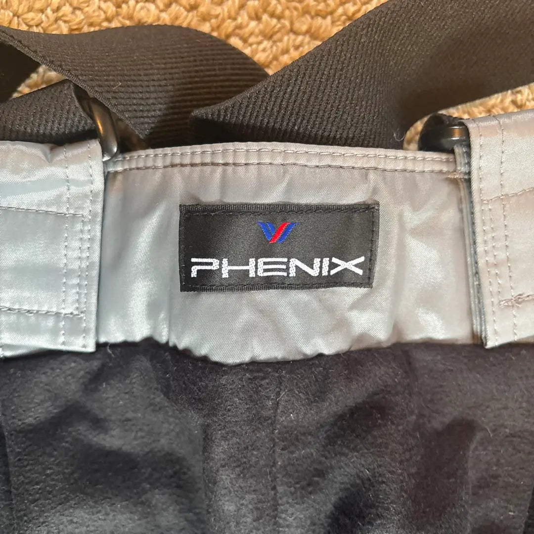 With PHENIX gray ski wear suspender