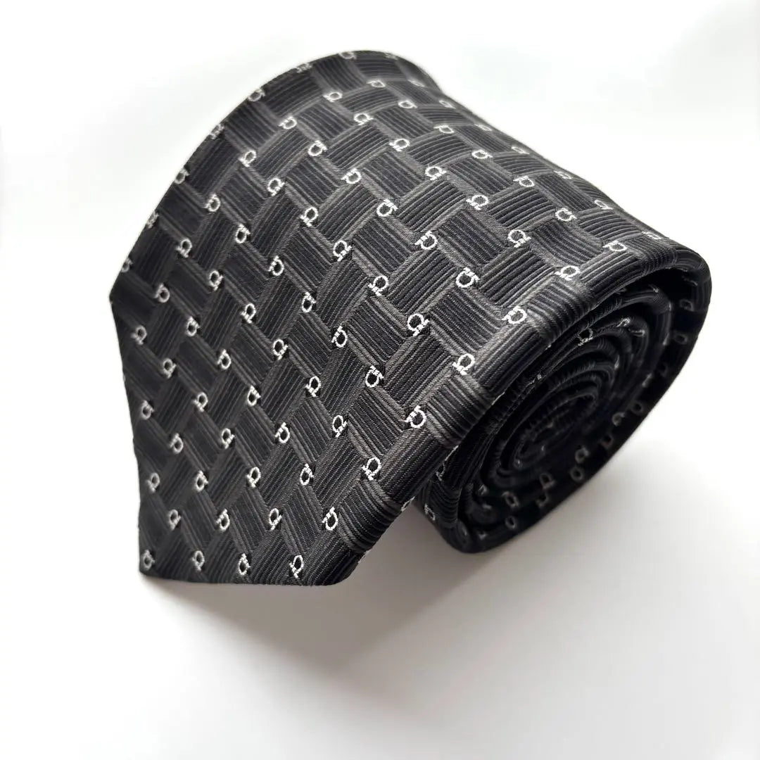 Superb condition Salvatore Ferragamo tie Gancini logo black