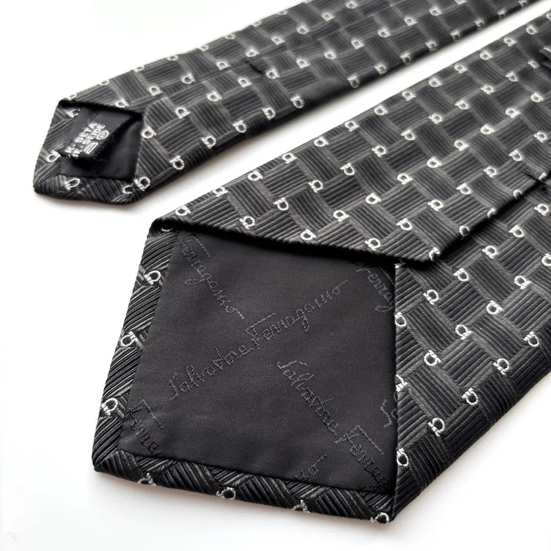 Superb condition Salvatore Ferragamo tie Gancini logo black