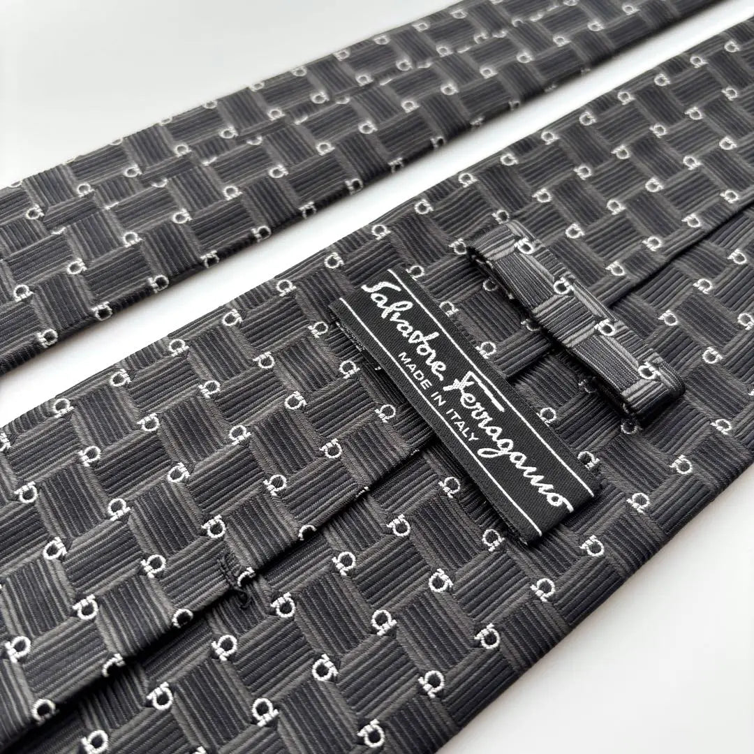 Superb condition Salvatore Ferragamo tie Gancini logo black