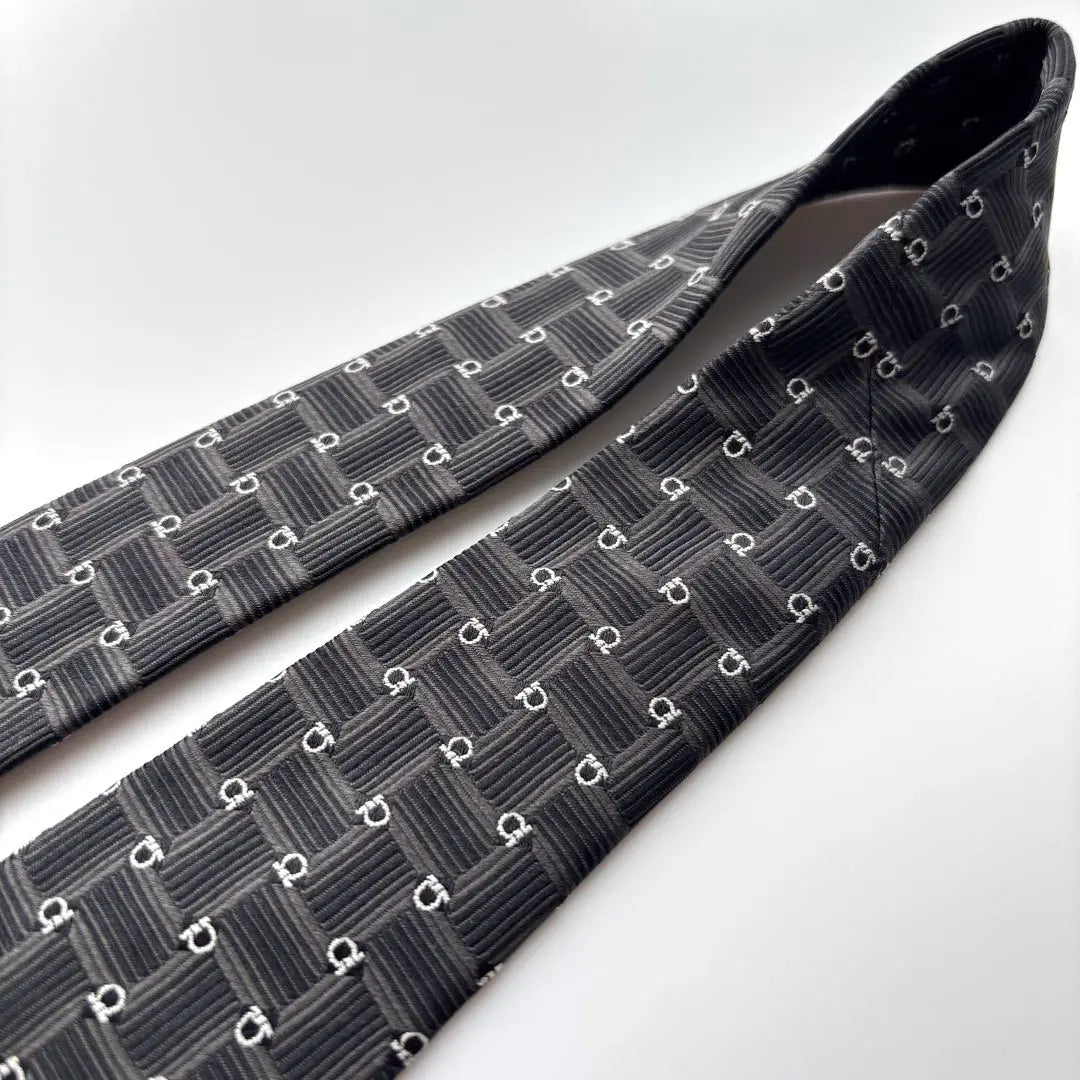 Superb condition Salvatore Ferragamo tie Gancini logo black