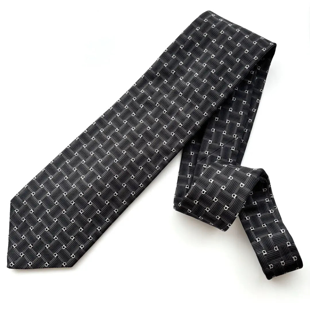 Superb condition Salvatore Ferragamo tie Gancini logo black