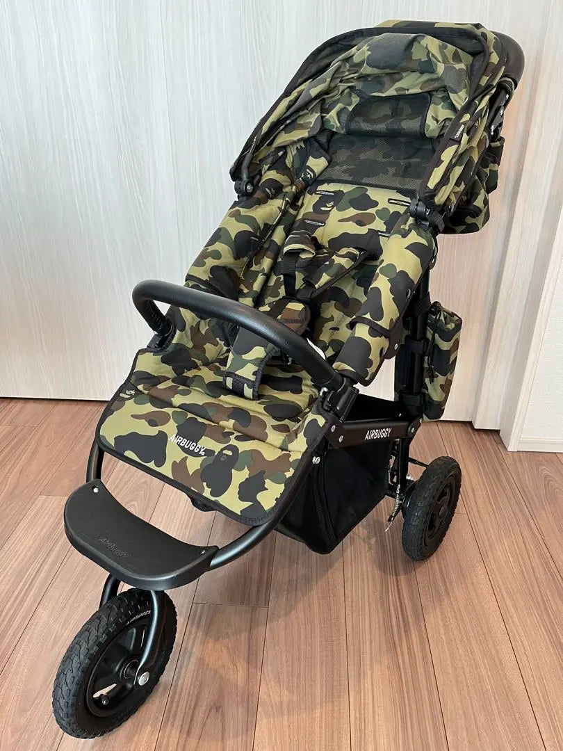 Cochecito de bebé APE x AIRBUGGY con diseño de camuflaje Ape Air Buggy