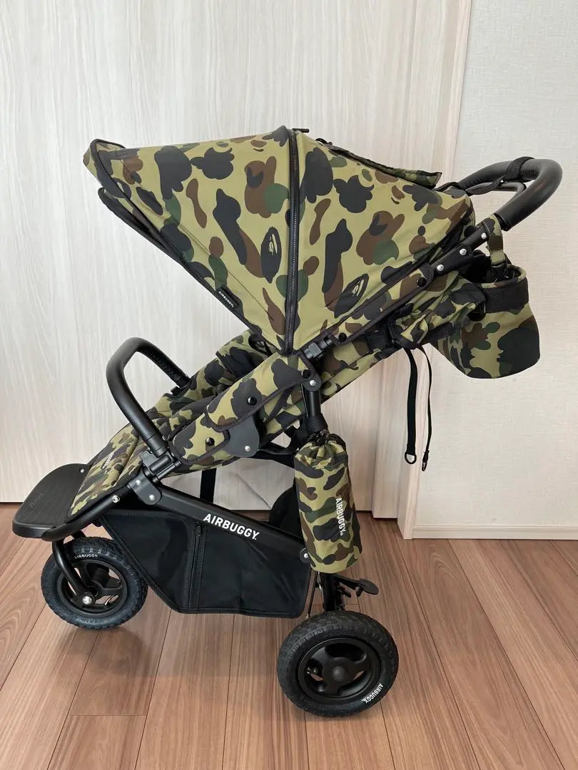 Cochecito de bebé APE x AIRBUGGY con diseño de camuflaje Ape Air Buggy