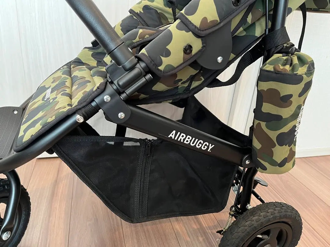 Cochecito de bebé APE x AIRBUGGY con diseño de camuflaje Ape Air Buggy