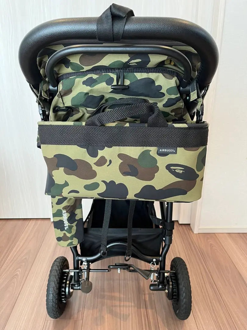 Cochecito de bebé APE x AIRBUGGY con diseño de camuflaje Ape Air Buggy