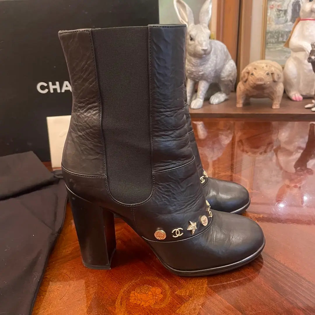 Beautiful condition CHANEL black leather boots with icon charm Sold out Genuine 37 Chanel