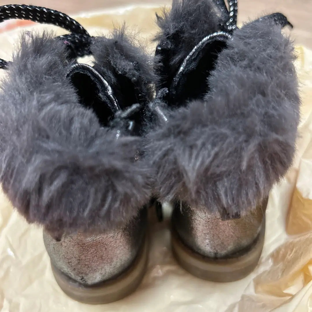 ✳️ Final price cut ✳️GAP Kids Shoes Kids Boots Metallic Gray Fur with Boots | ✳️最終お値下げ✳️GAP キッズ靴　キッズブーツメタリックグレー ファー付きブーツ